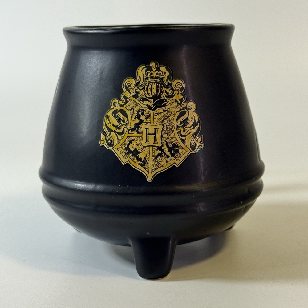 Harry Potter Cauldron Zak! Designs Coffee Mug Hogwarts Coat of Arms 11 oz Warner